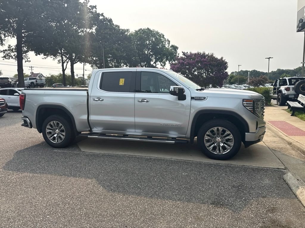 Used 2022 Silver GMC Denali image 4