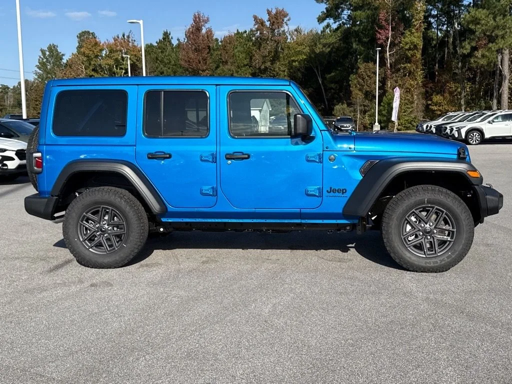New 2026 Hydro Blue Pearl-Coat Exterior Paint Jeep Sport S image 2