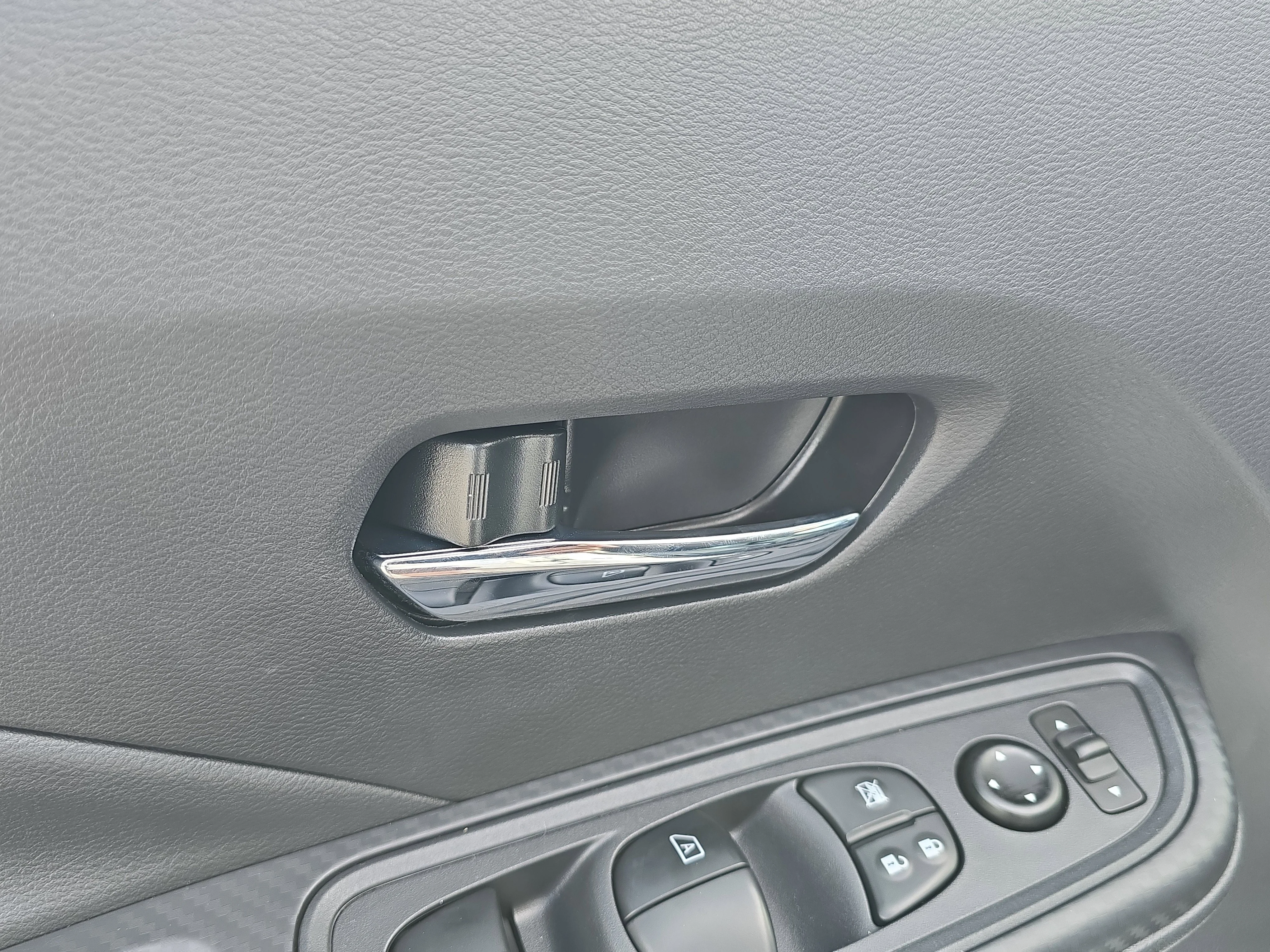 2025 Nissan Versa Sedan SV - Photo 18