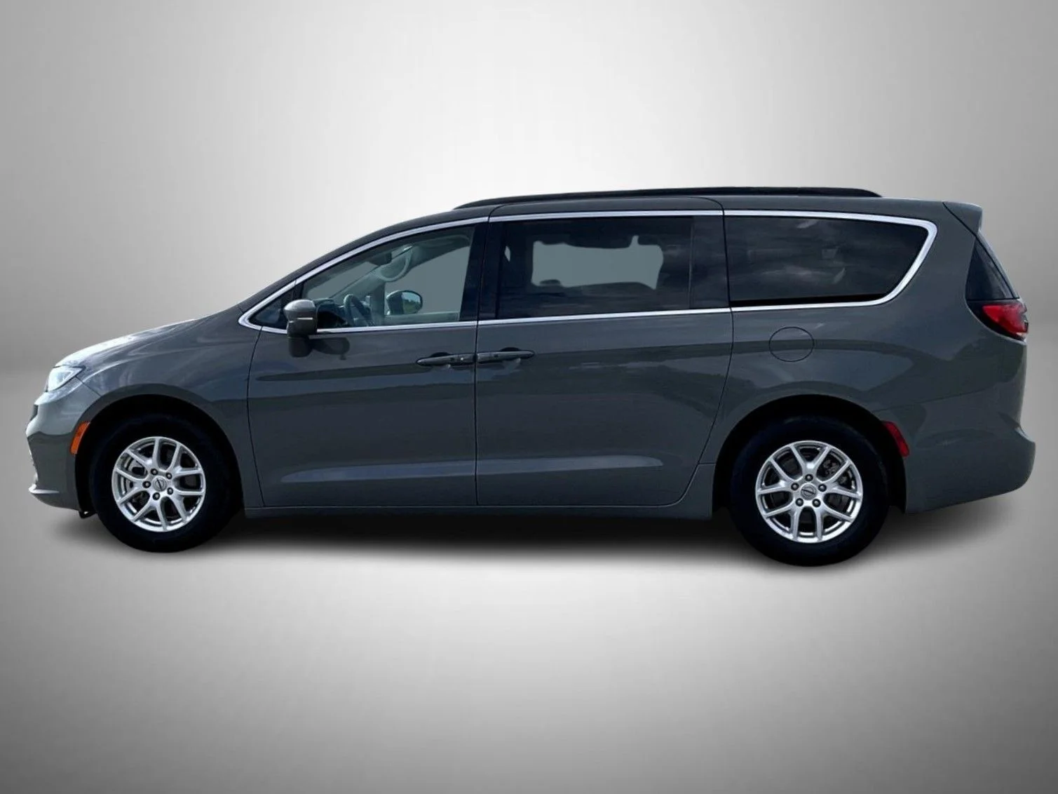 Used 2022 White Chrysler Touring L image 8