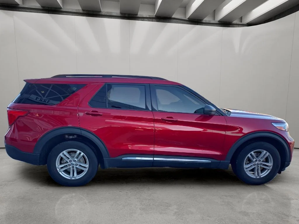 Used 2021 Rapid Red Metallic Tinted Clearcoat Ford XLT image 6