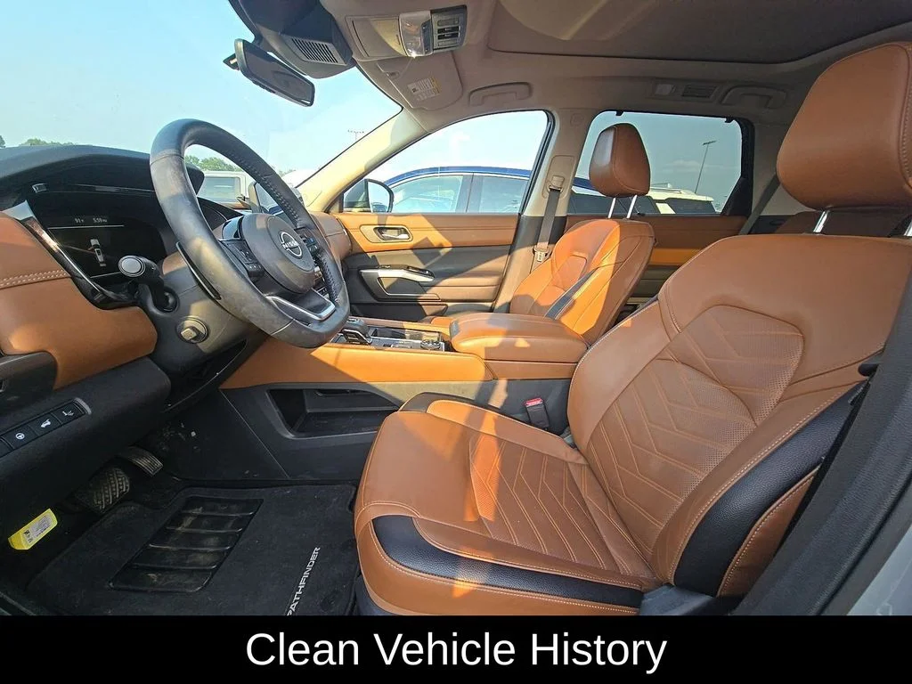 Used 2025 Gray Nissan Platinum image 4