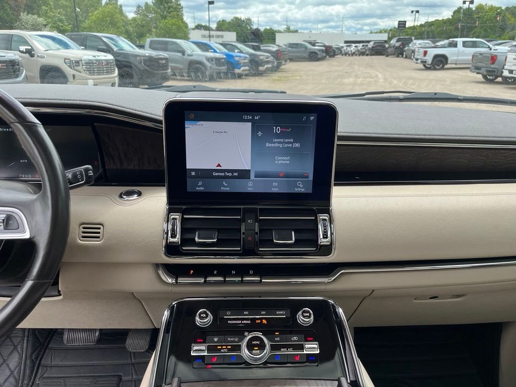 Used 2020 White Lincoln Reserve image 24