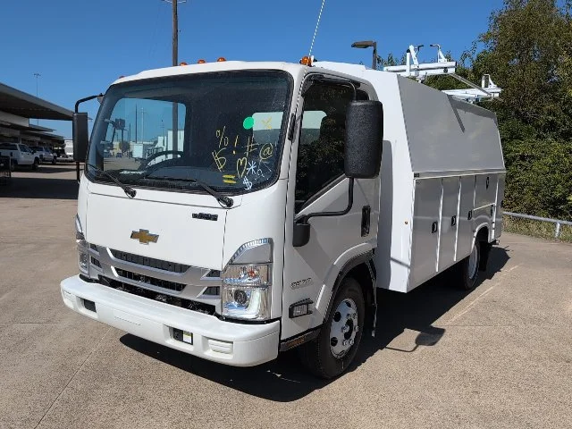 New 2025 Arc White Chevrolet 1WT image 12