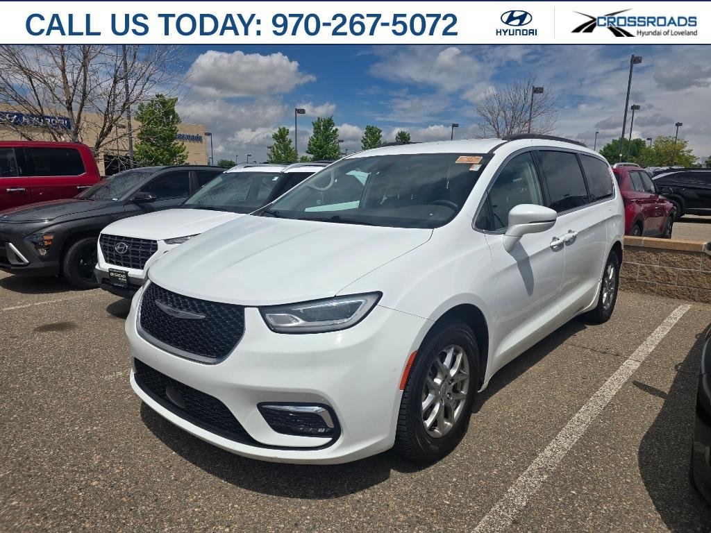 2021 Chrysler Pacifica Touring's photo