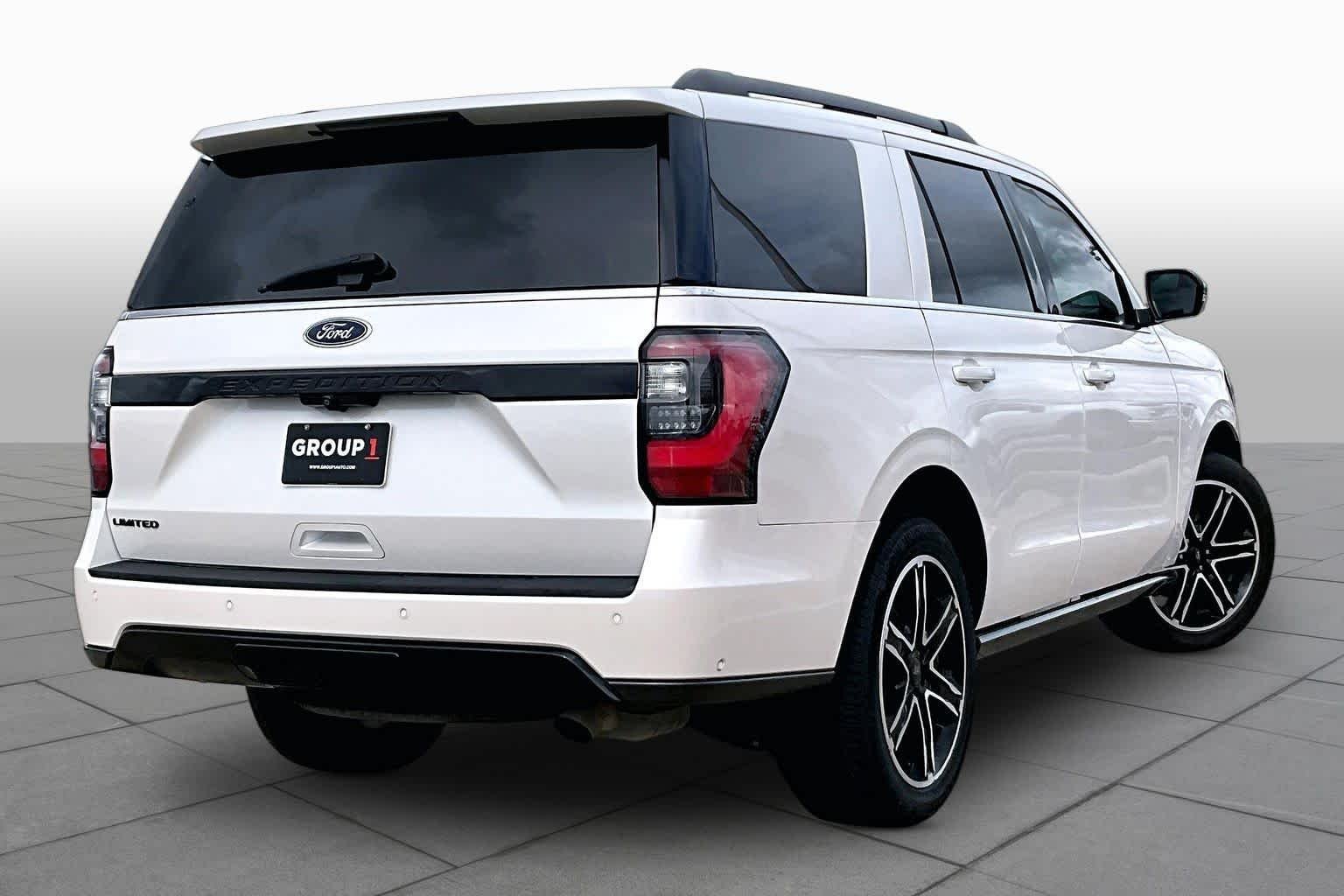 Used 2019 White Platinum Metallic Tri-Coat Ford Limited image 13