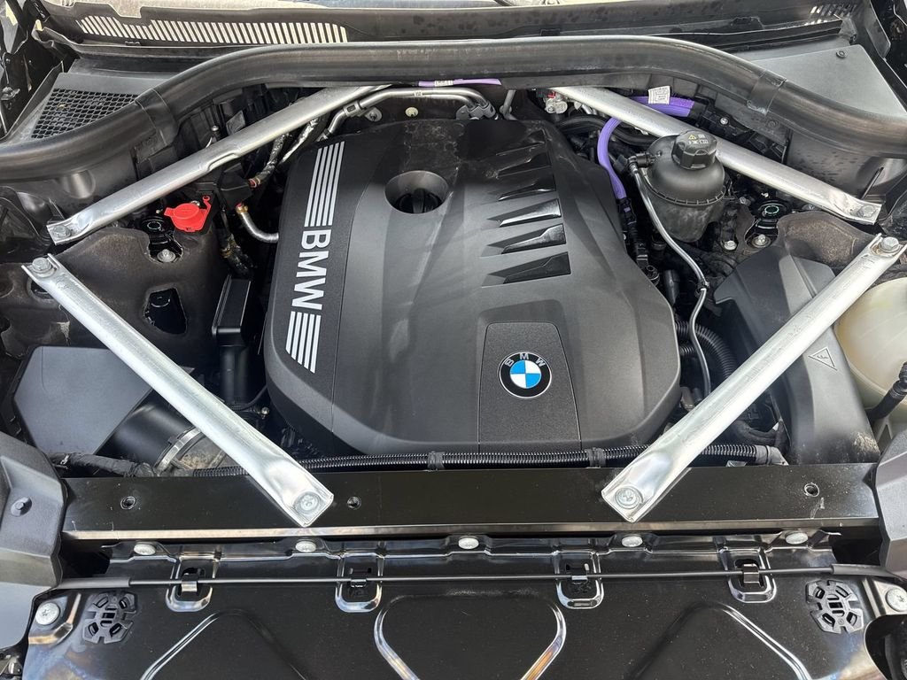 Certified Used 2025 Black Sapphire Metallic BMW xDrive40i image 24