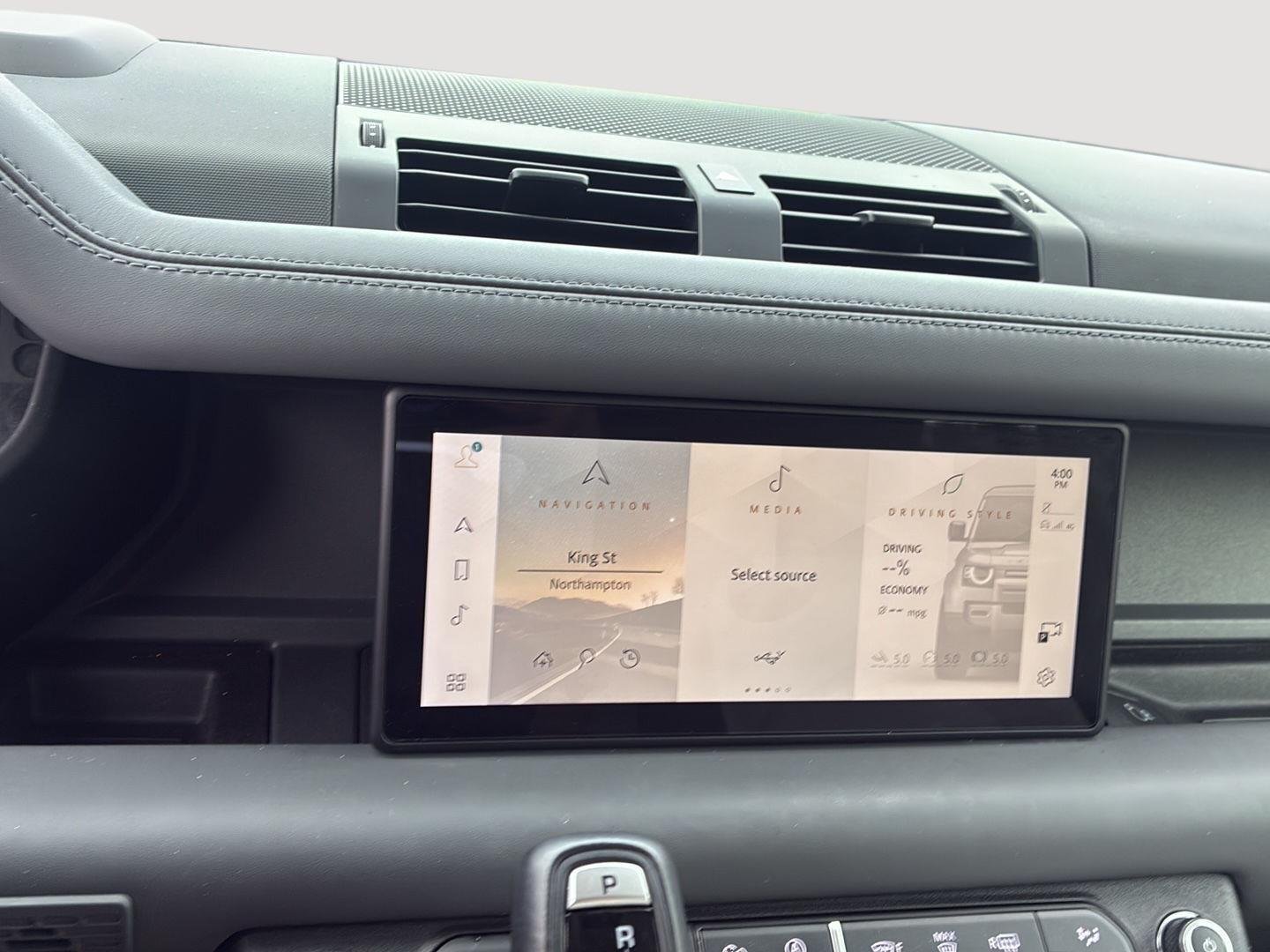 2024 Land Rover Defender X-Dynamic SE - Photo 30