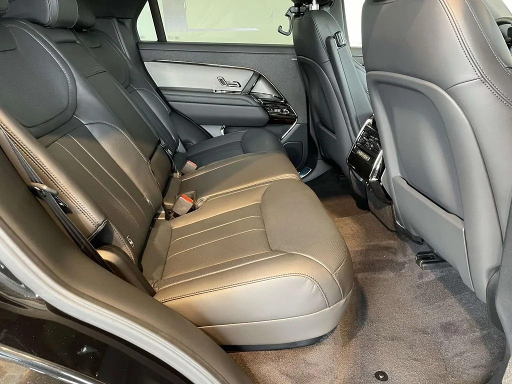 New 2026 Santorini Black Land Rover SE image 19