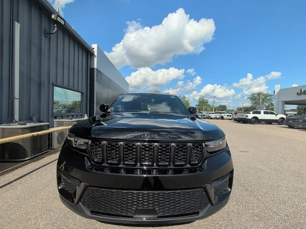 Used 2025 Black Jeep Altitude X image 2