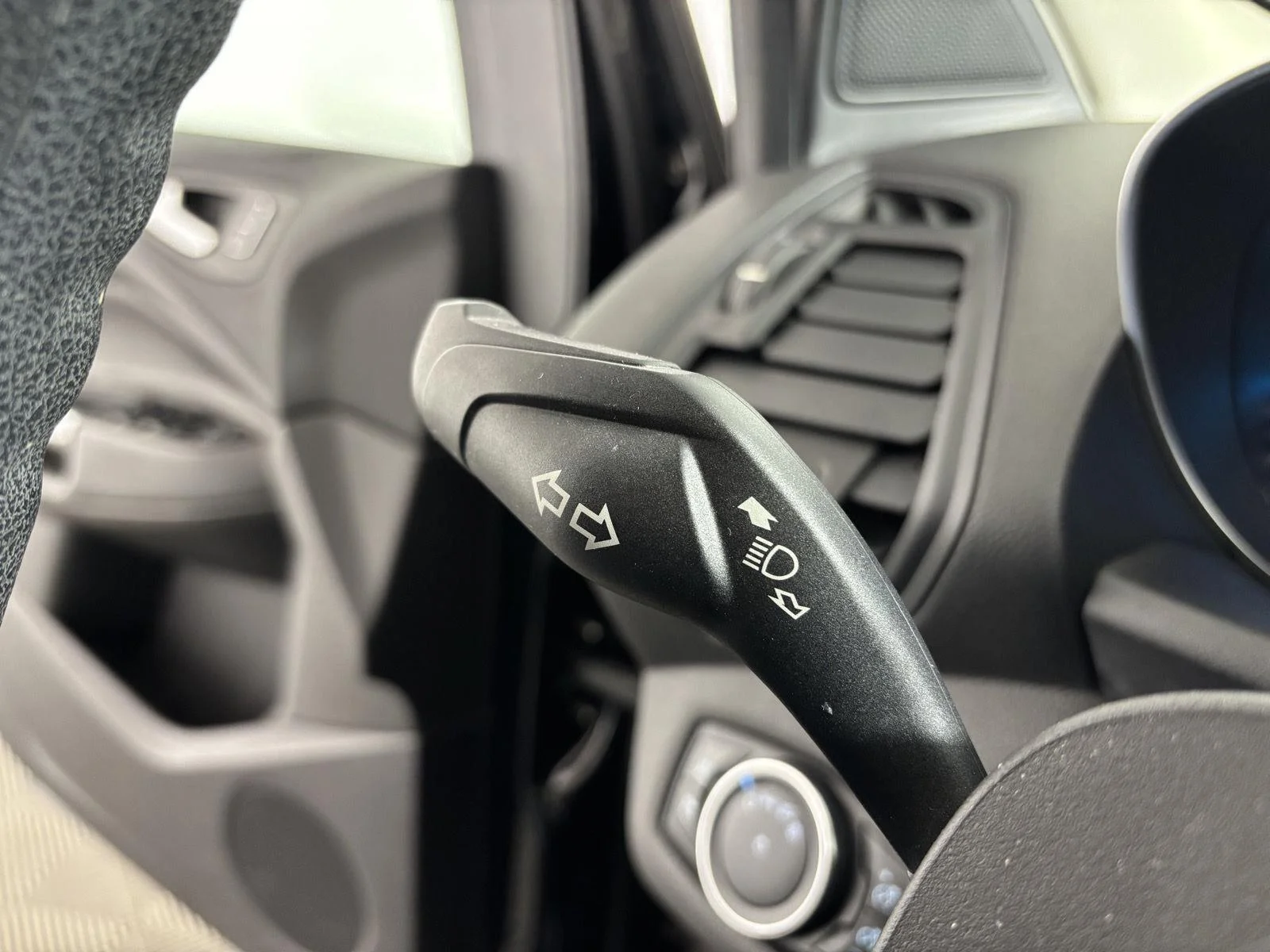 Used 2016 Shadow Black Ford SE image 30
