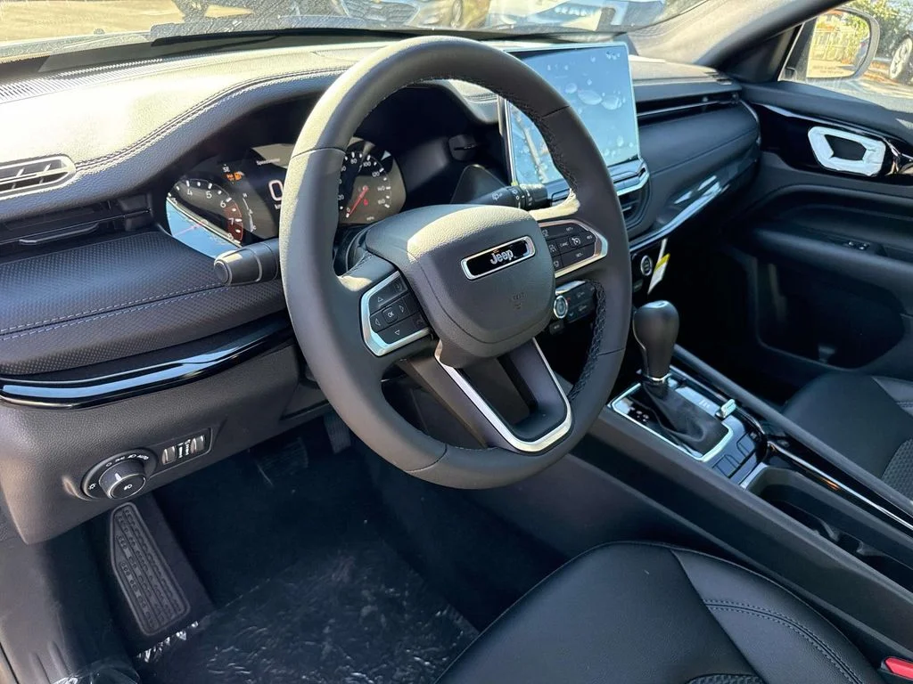New 2026 White Jeep Latitude image 22