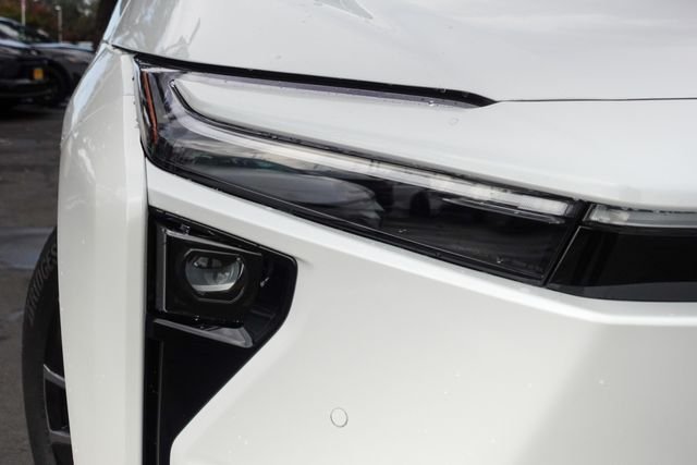 New 2026 Wind Chill Pearl <sup>1</sup> Toyota  XLE image 4