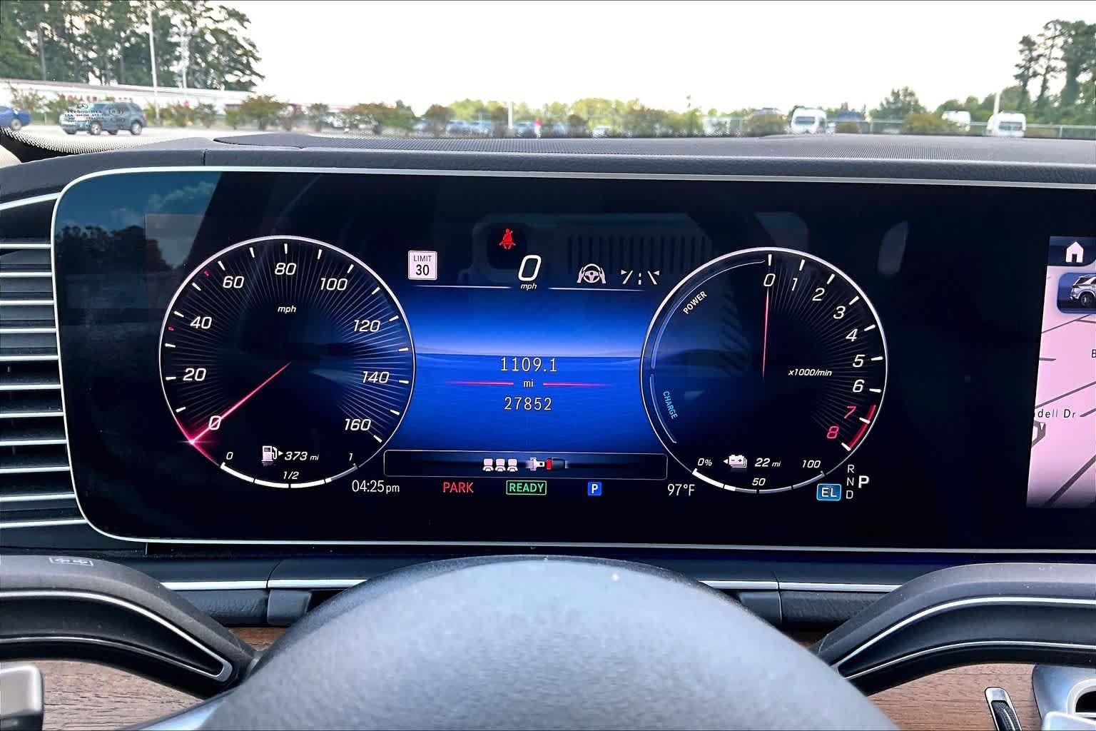 Used 2025 Polar White Mercedes-Benz GLE 450e image 26