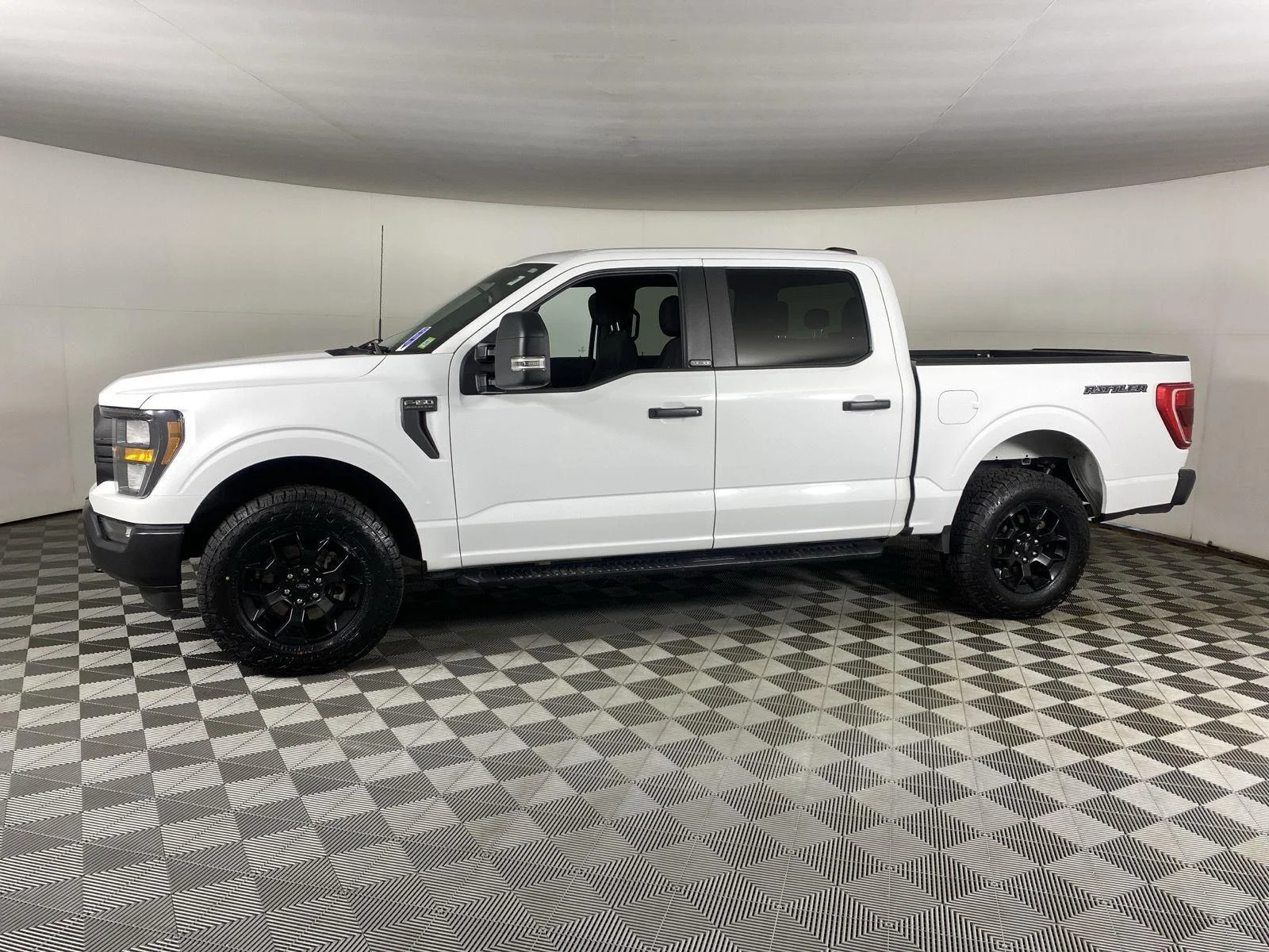 Used 2023 Oxford White Ford XL image 12