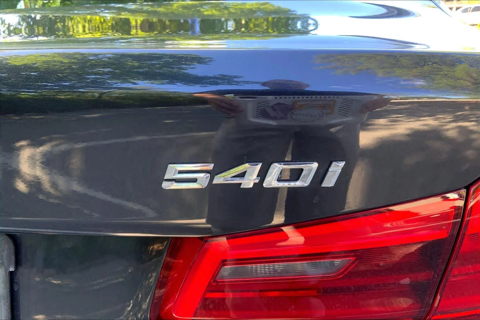 Used 2017 Dark Graphite Metallic BMW 540i xDrive image 9