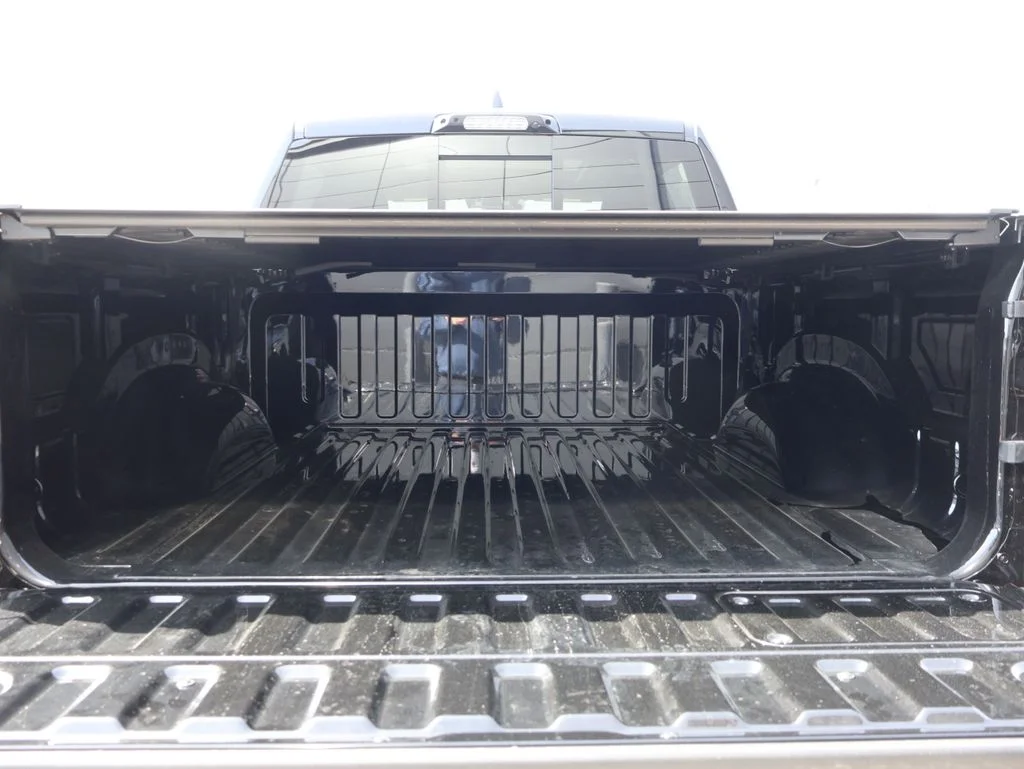 New 2026 Diamond Black Crystal Pearl-Coat Exterior Paint RAM Laramie image 14