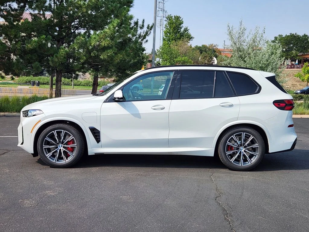 New 2026 Alpine White BMW xDrive50e image 2