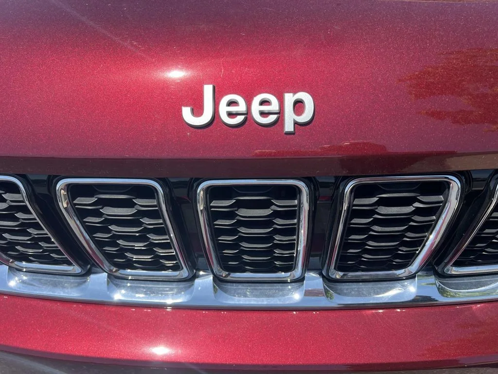 Used 2025 Red Jeep Limited image 4