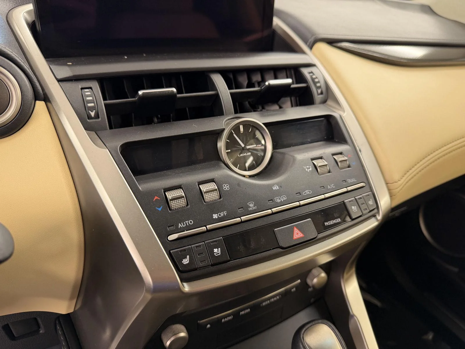 Used 2019  Lexus 300 image 16