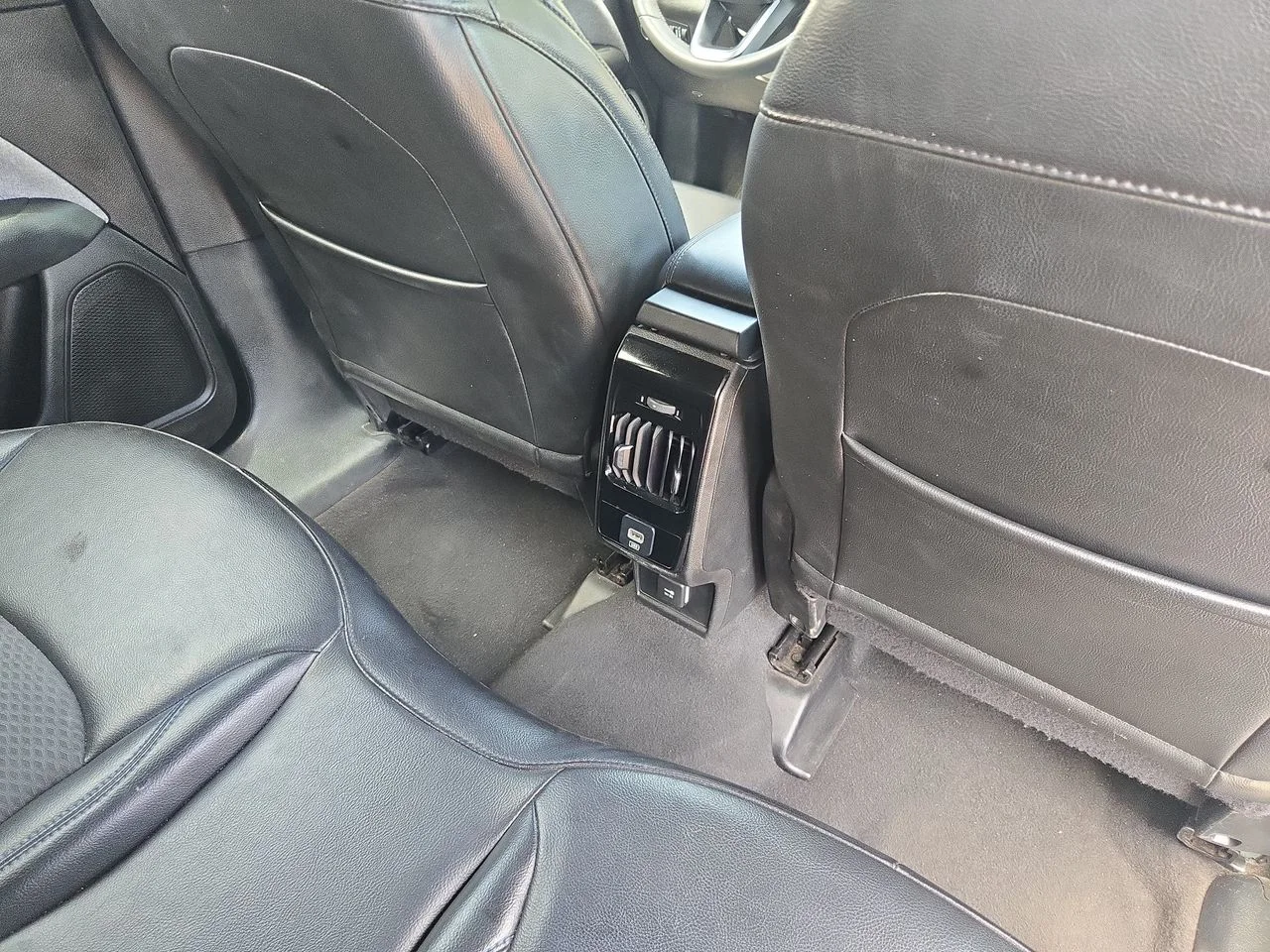 Used 2023 Bright White Clearcoat Jeep Latitude image 10