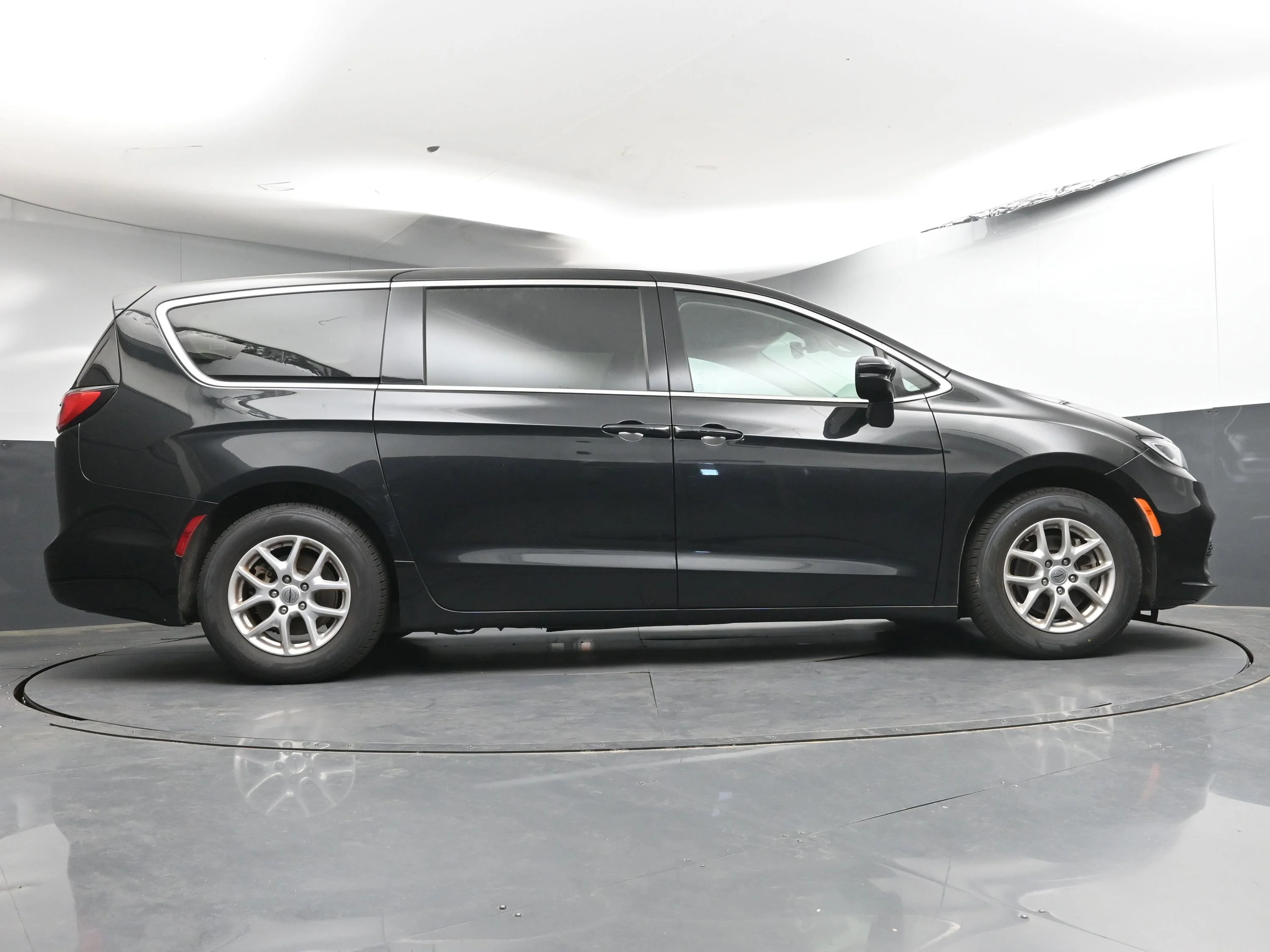 2023 Chrysler Pacifica Touring L - Photo 27