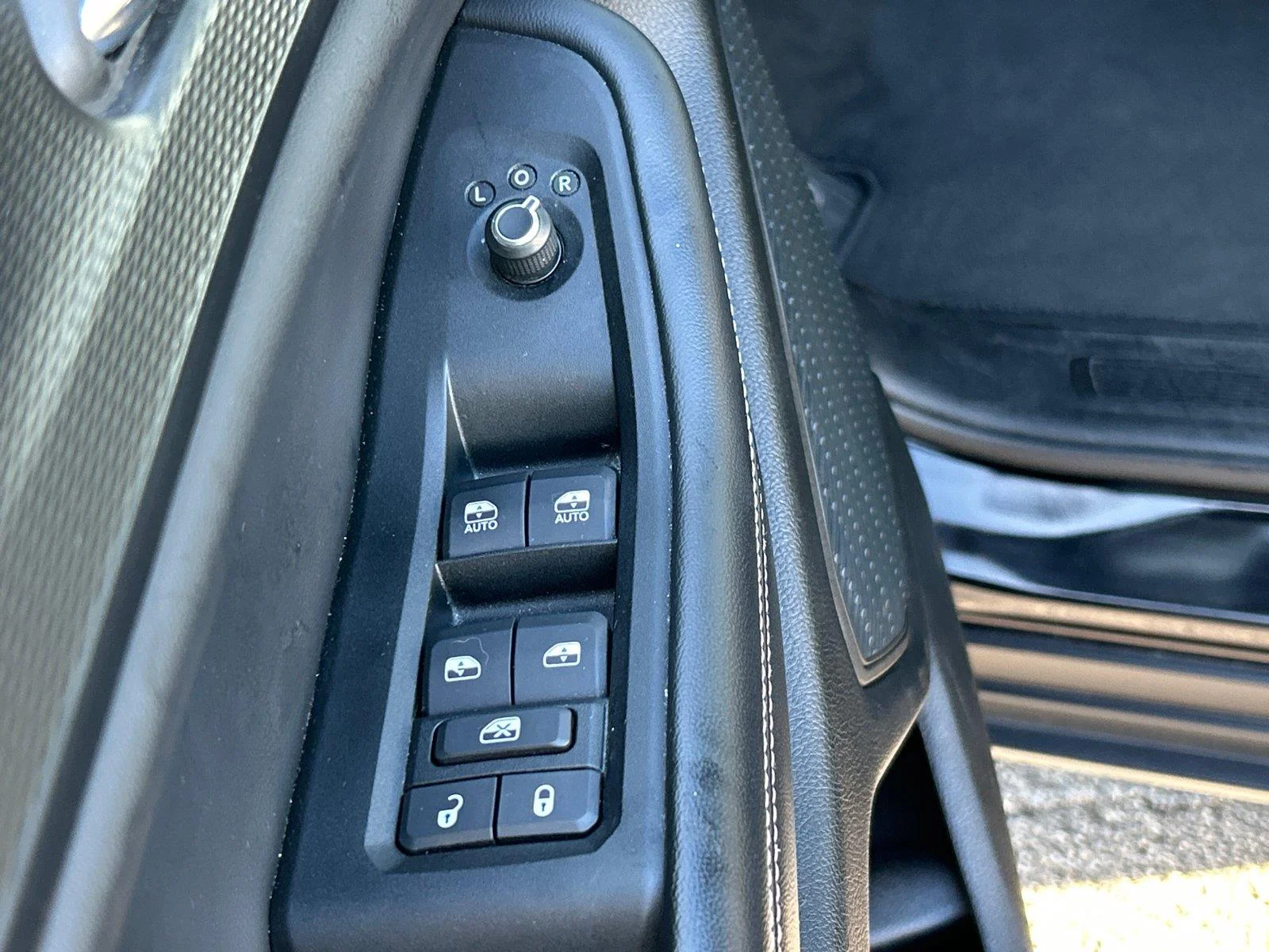 Used 2024 Diamond Black Crystal Pearlcoat Jeep Altitude image 18
