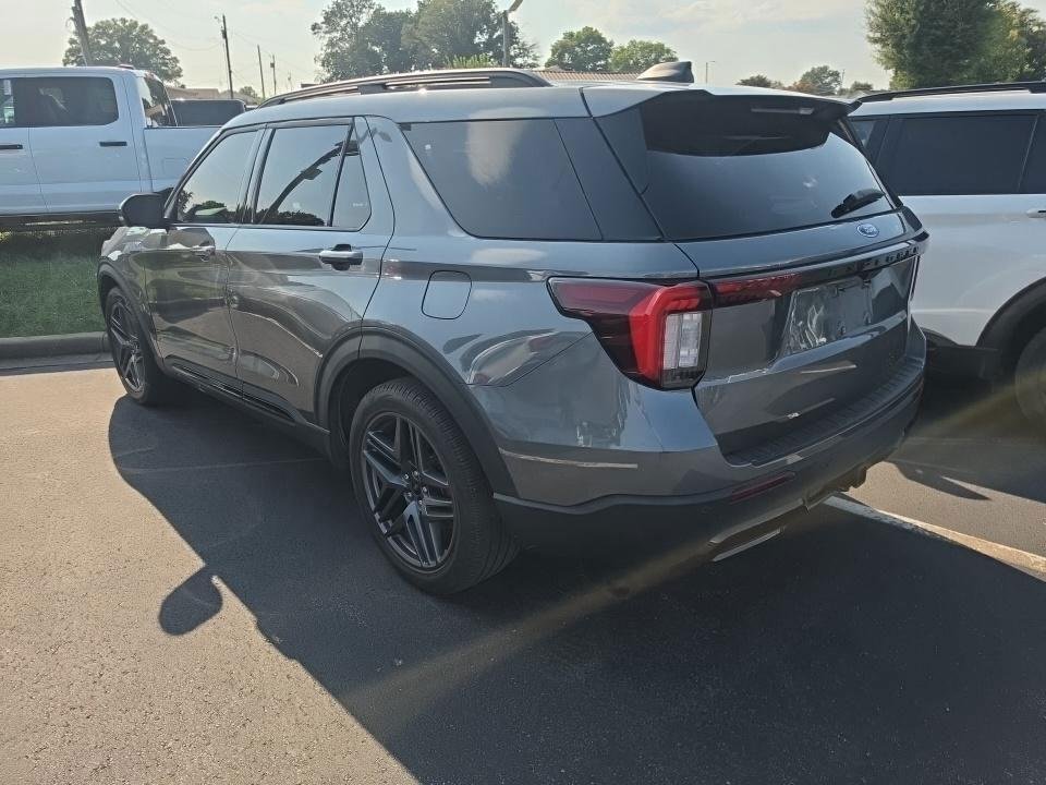 Used 2025 Carbonized Gray Ford ST-Line image 7
