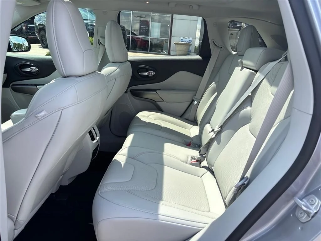 Used 2022 Silver Jeep Limited image 13