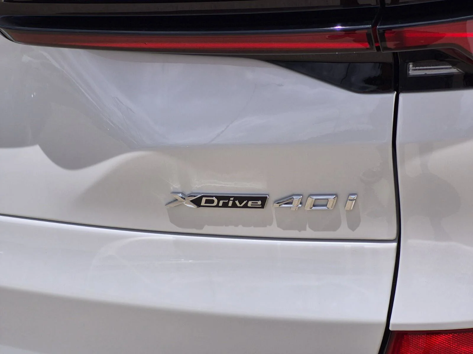 New 2026 Mineral White Metallic BMW xDrive40i image 8