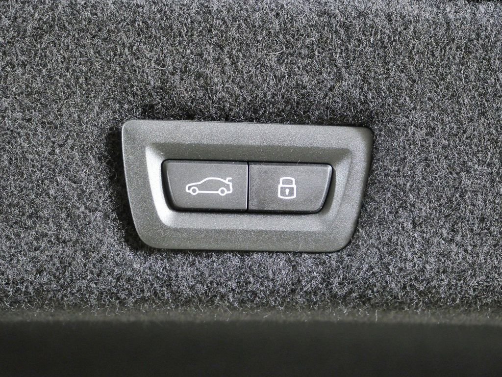 New 2026 Carbon Black Metallic BMW xDrive60 image 29