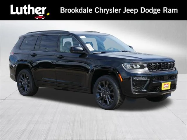 New 2026 Diamond Black Crystal Pearl-Coat Exterior Paint Jeep Limited image 1