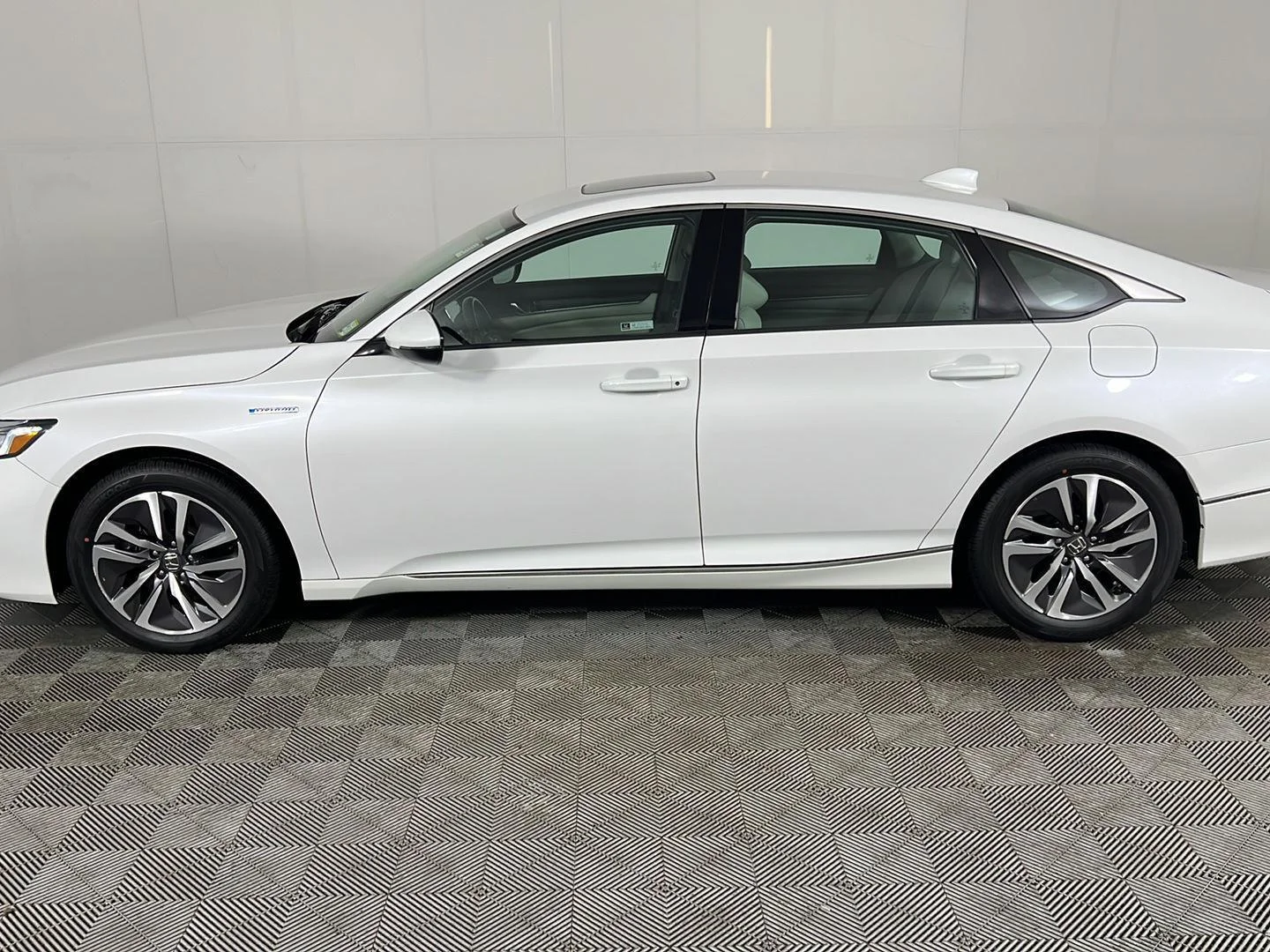 Used 2021 Platinum White Pearl Honda EX-L image 12