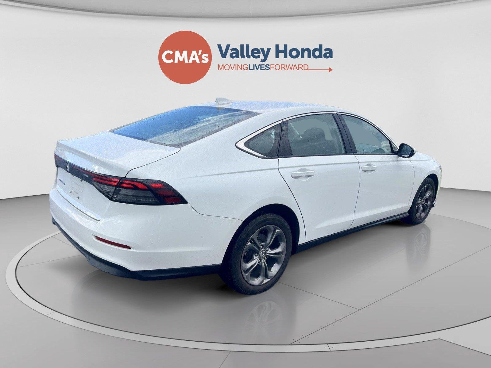 Used 2024 Platinum White Pearl Honda EX image 5