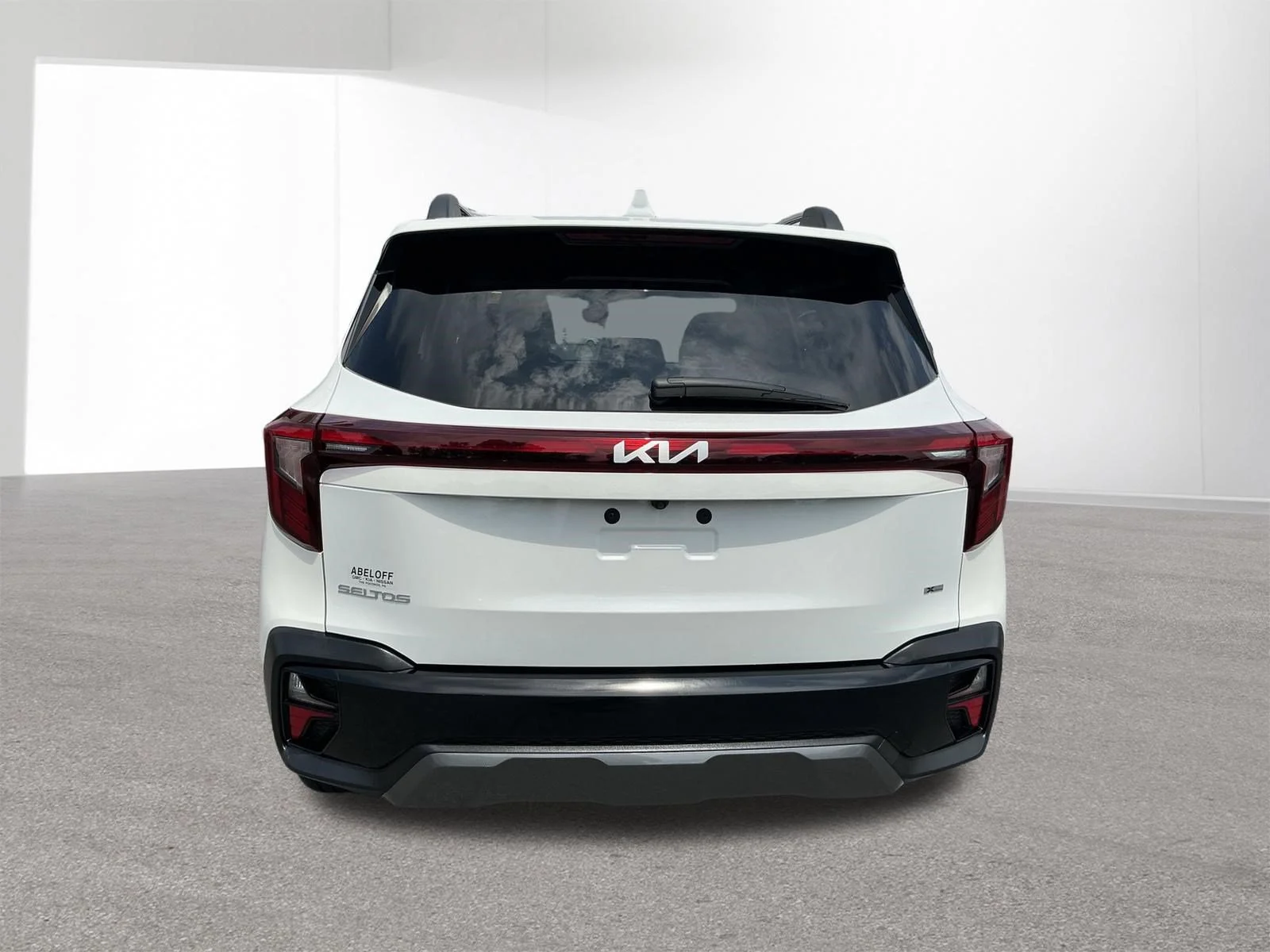 Used 2024 Snow White Pearl Kia X-Line image 4