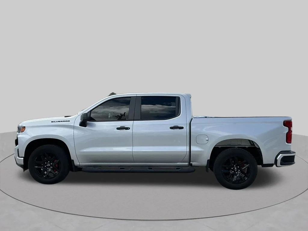 Used 2022 Silver Chevrolet Custom image 4