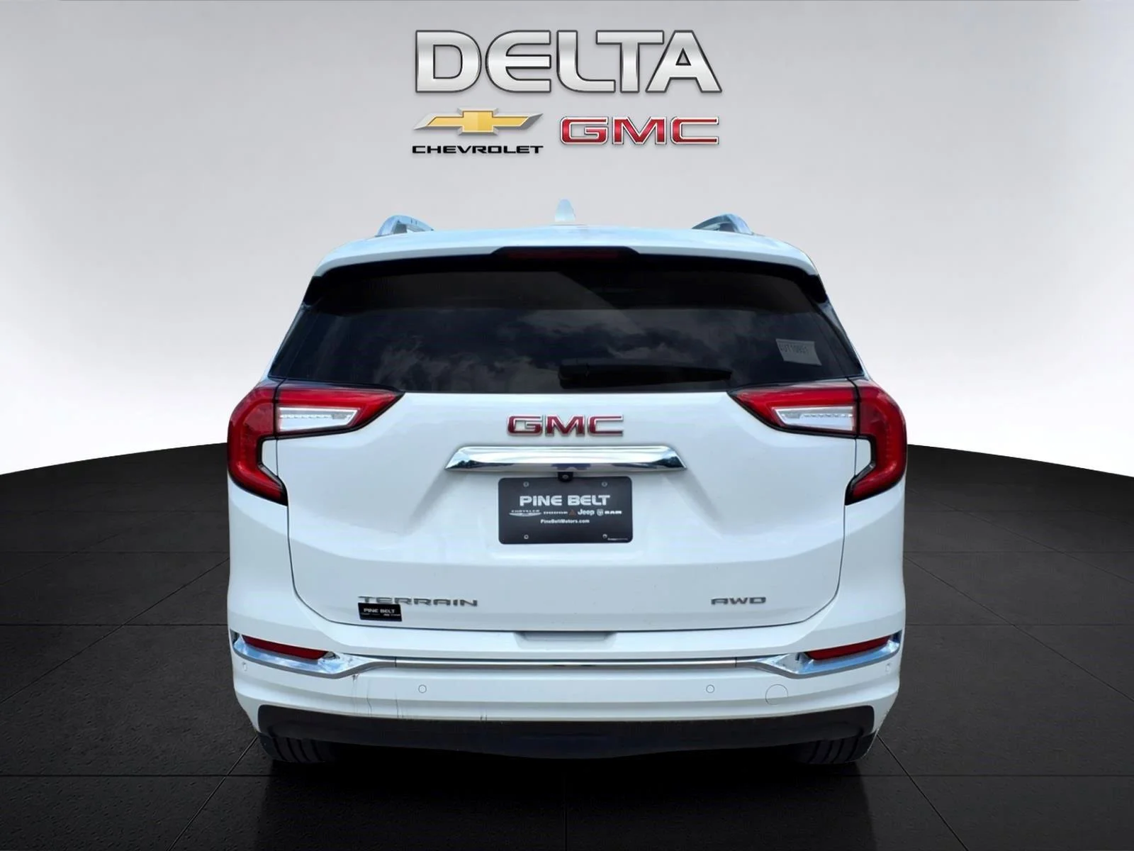 Used 2024 Summit White GMC Denali image 4