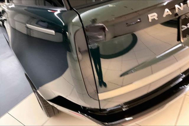 Used 2025 Green Land Rover SE image 26