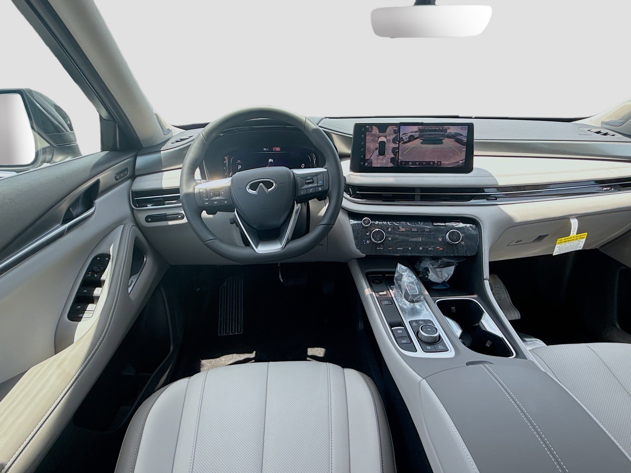 New 2027 RADIANT WHITE INFINITI Luxe FWD image 16