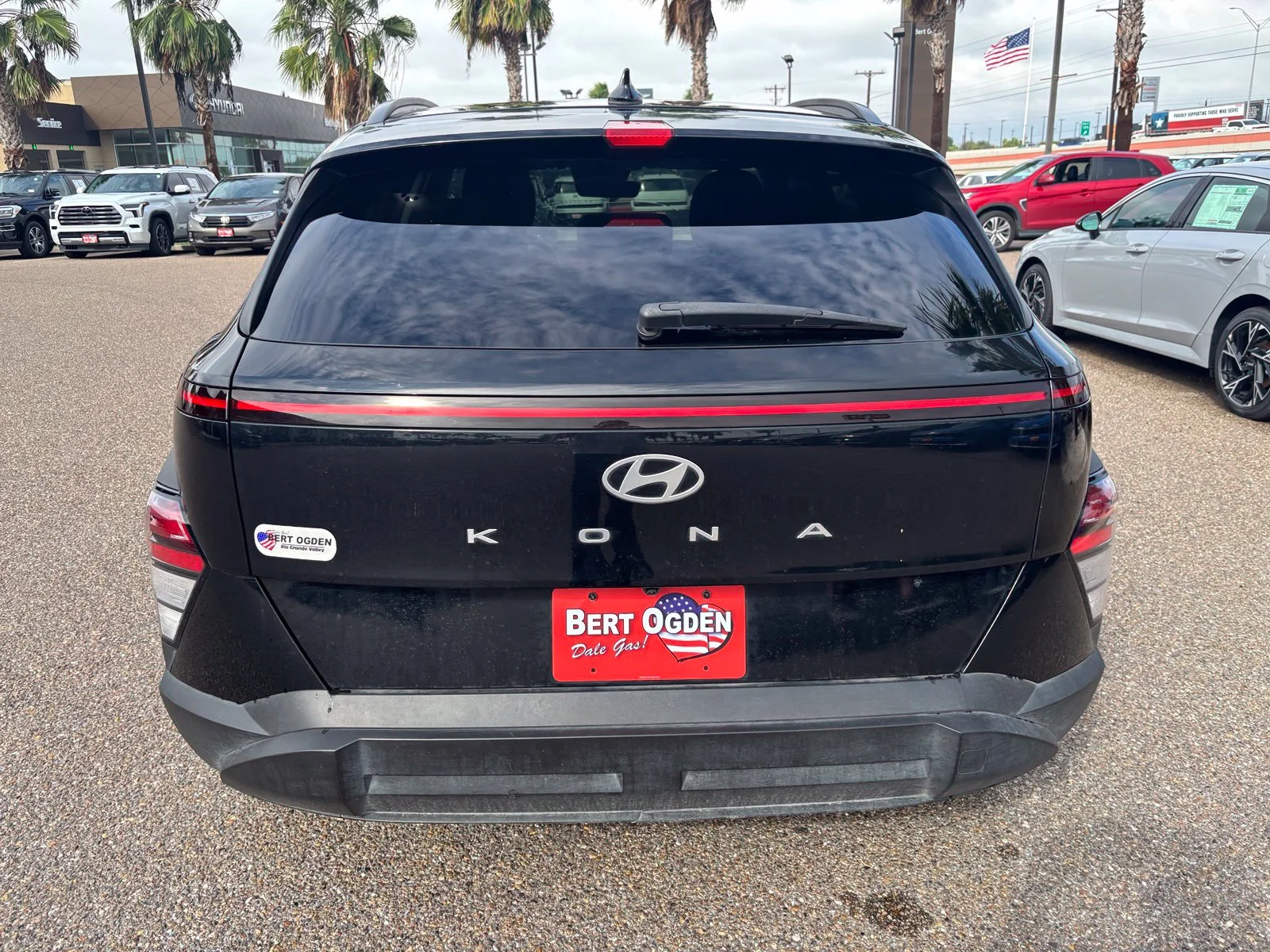 Used 2024 Black Hyundai SEL image 11