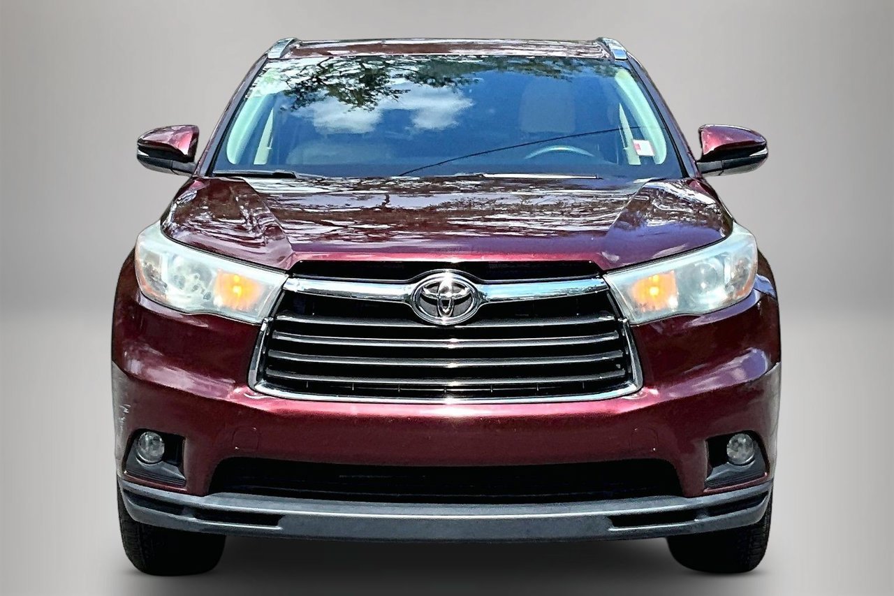 Used 2016 Red Toyota XLE V6 image 3