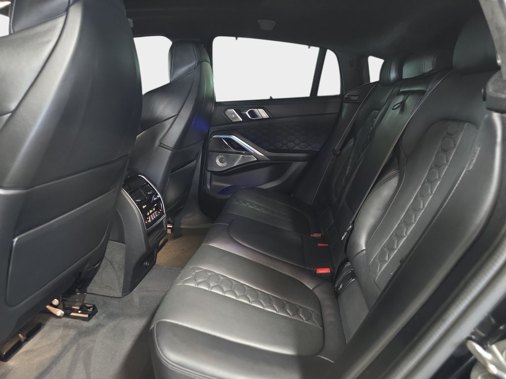 Used 2021 Black Sapphire Metallic BMW  image 14