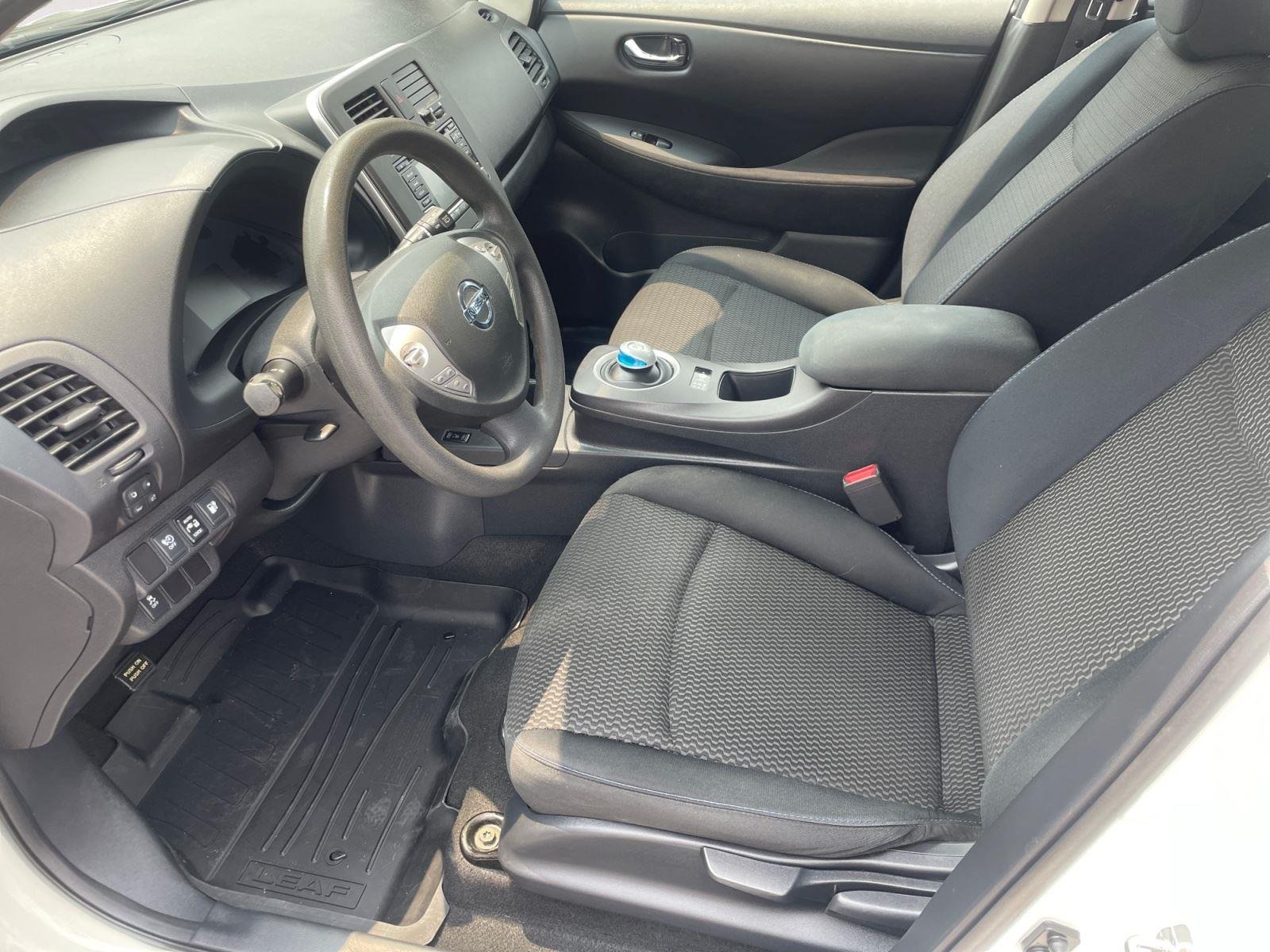 Used 2016 Pearl White Nissan S image 9