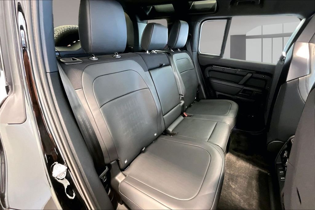 New 2026  Land Rover OCTA Black image 10