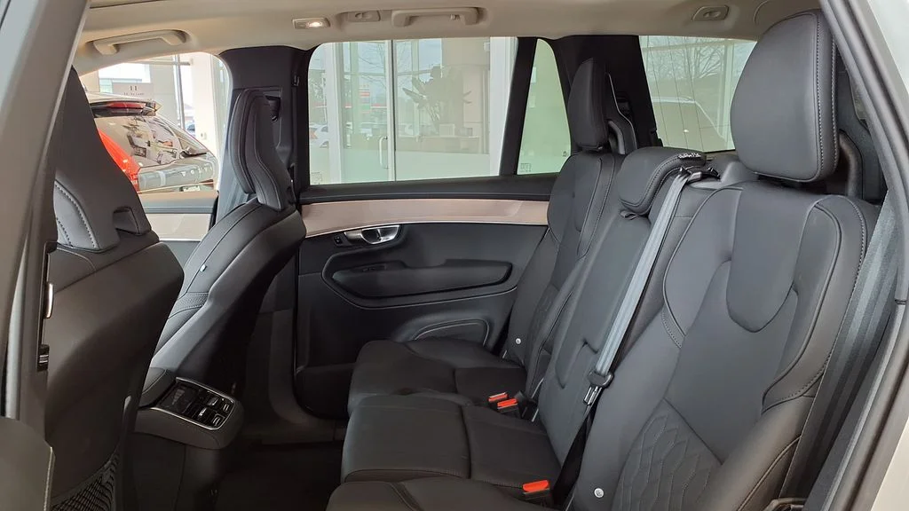 2026 Volvo XC90 Plus - Photo 18