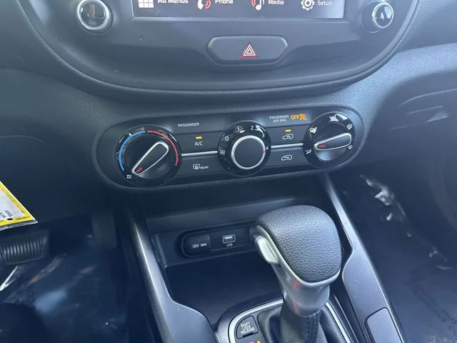Used 2022 White Kia LX image 22