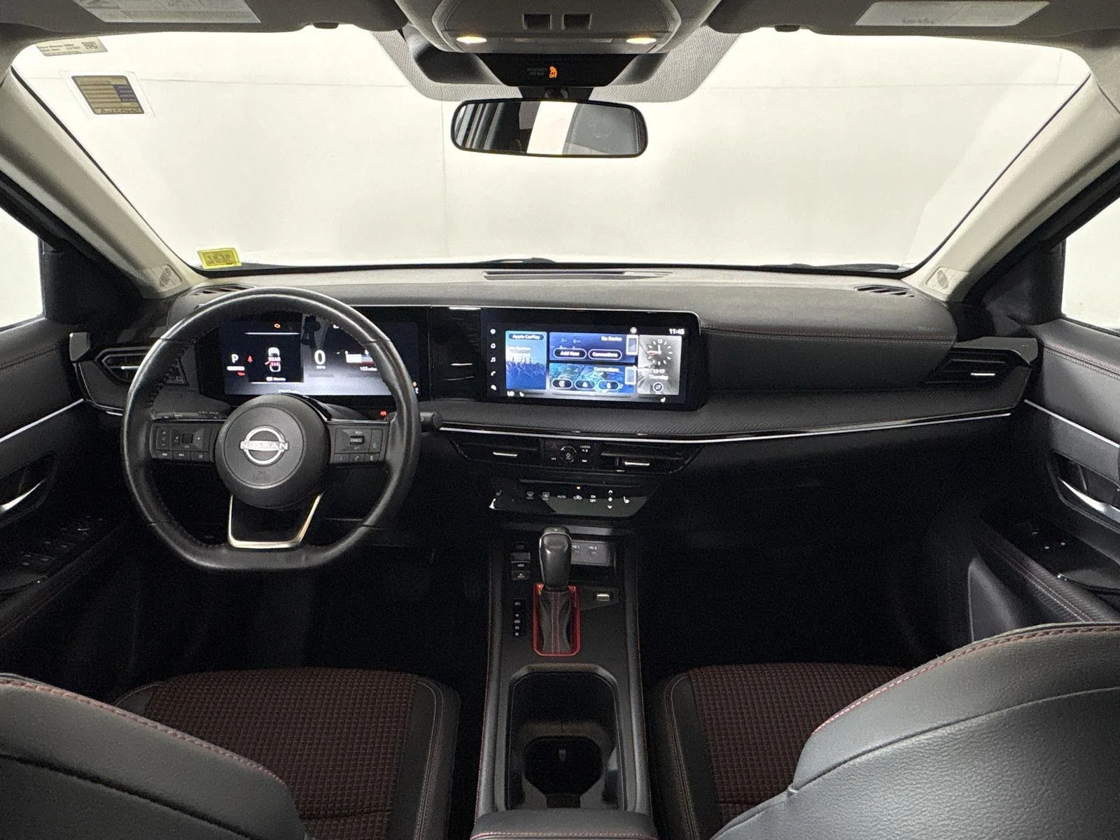 Used 2025 Aspen White Tricoat Nissan SR image 17