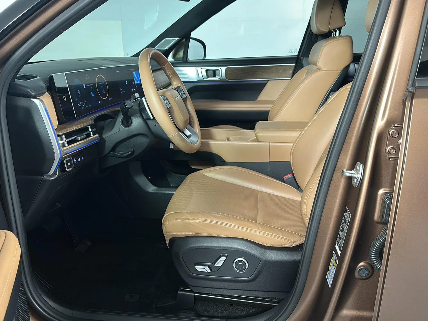 Used 2024 Earthy Brass Matte Hyundai Limited image 10