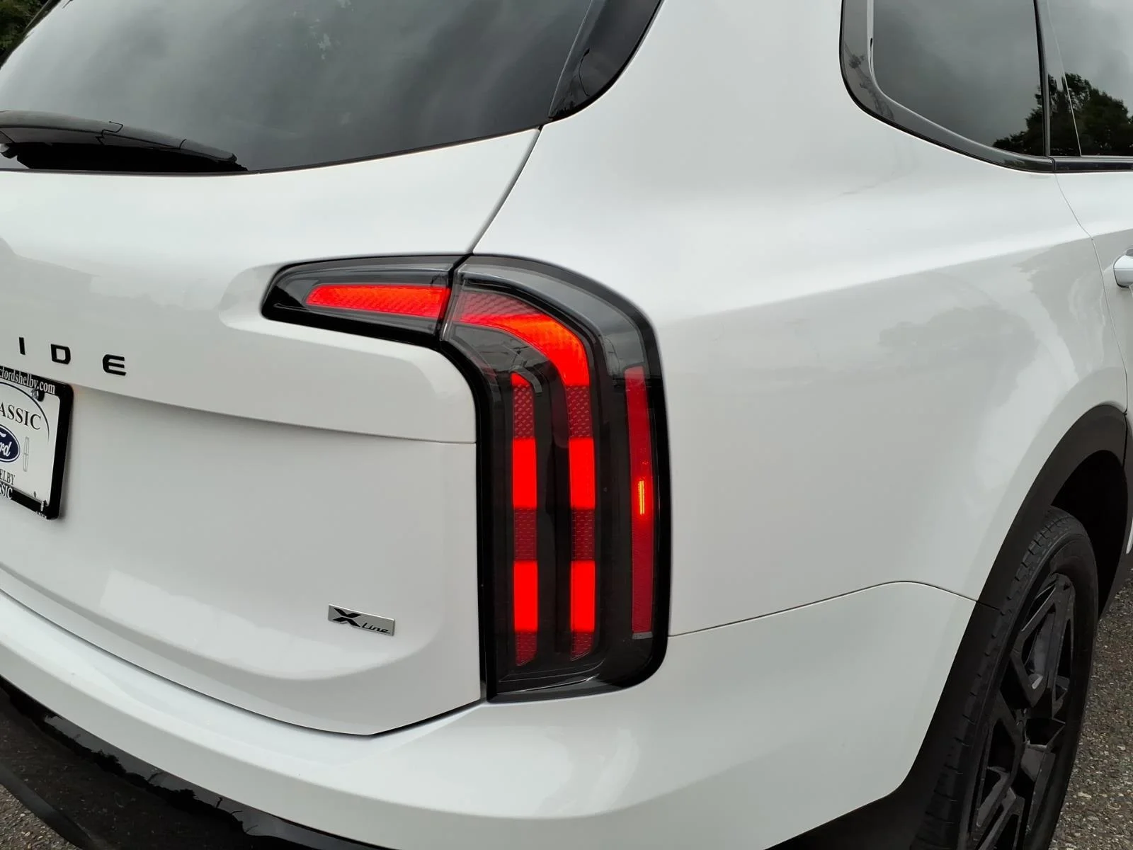 Used 2025 Glacial White Pearl Kia EX X-Line image 18