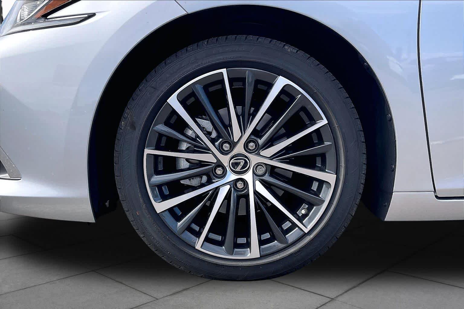 Used 2025 Iridium Lexus  image 10